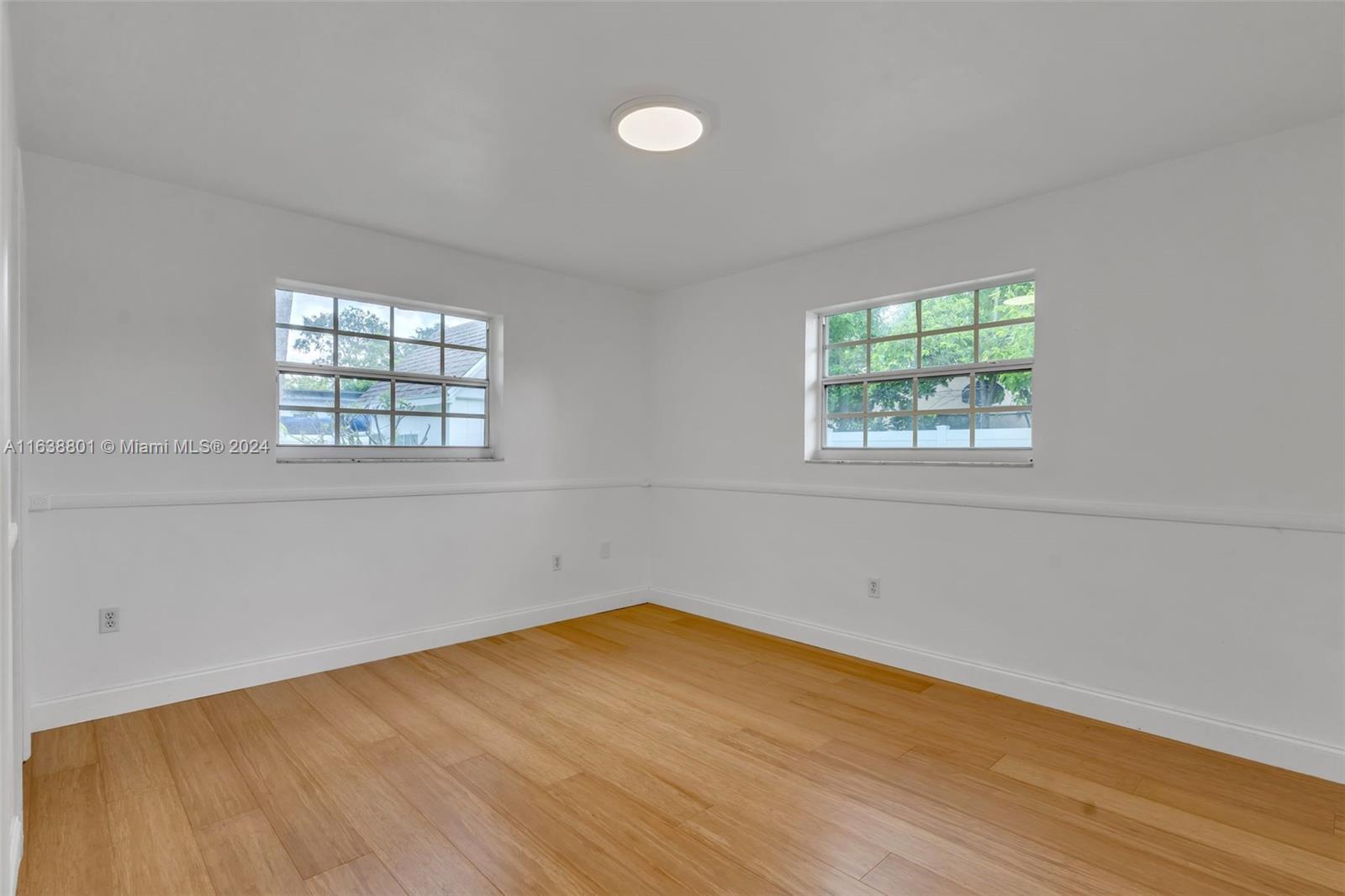 155 SW 39th Ct