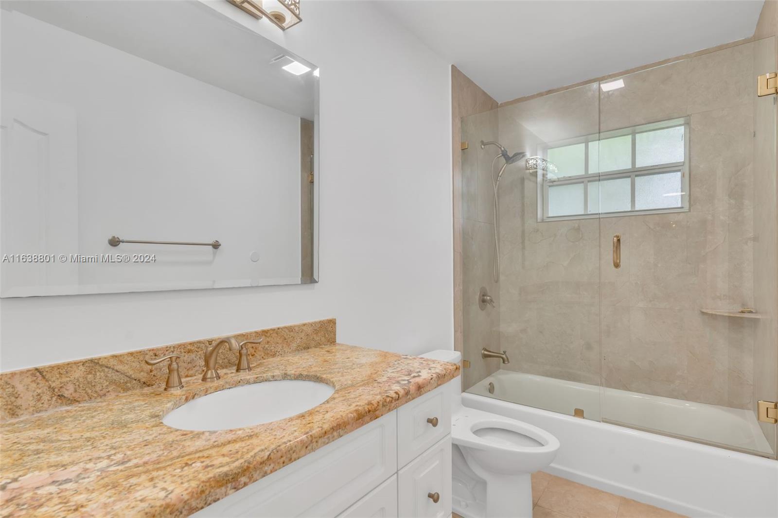 155 SW 39th Ct