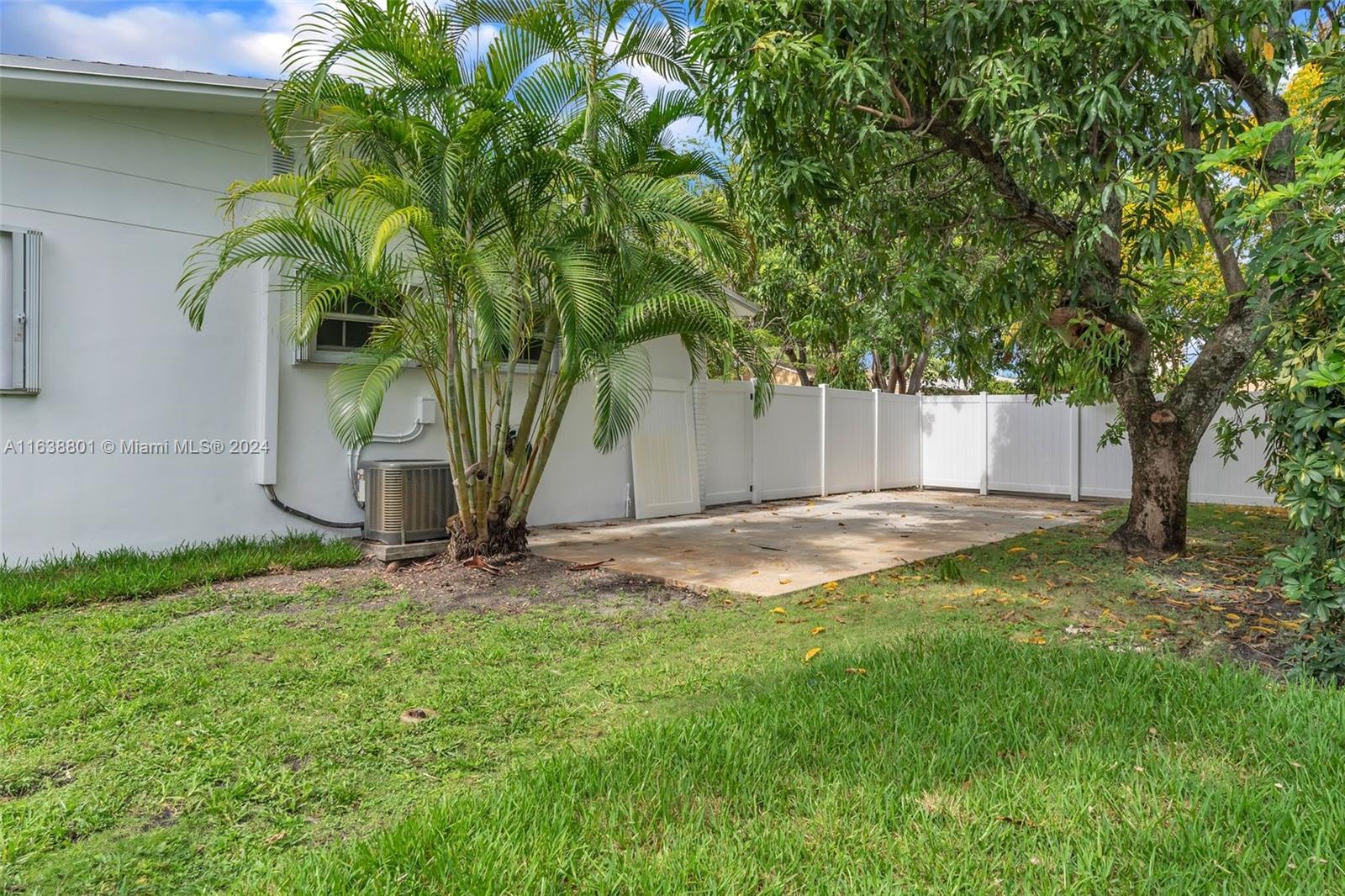 155 SW 39th Ct