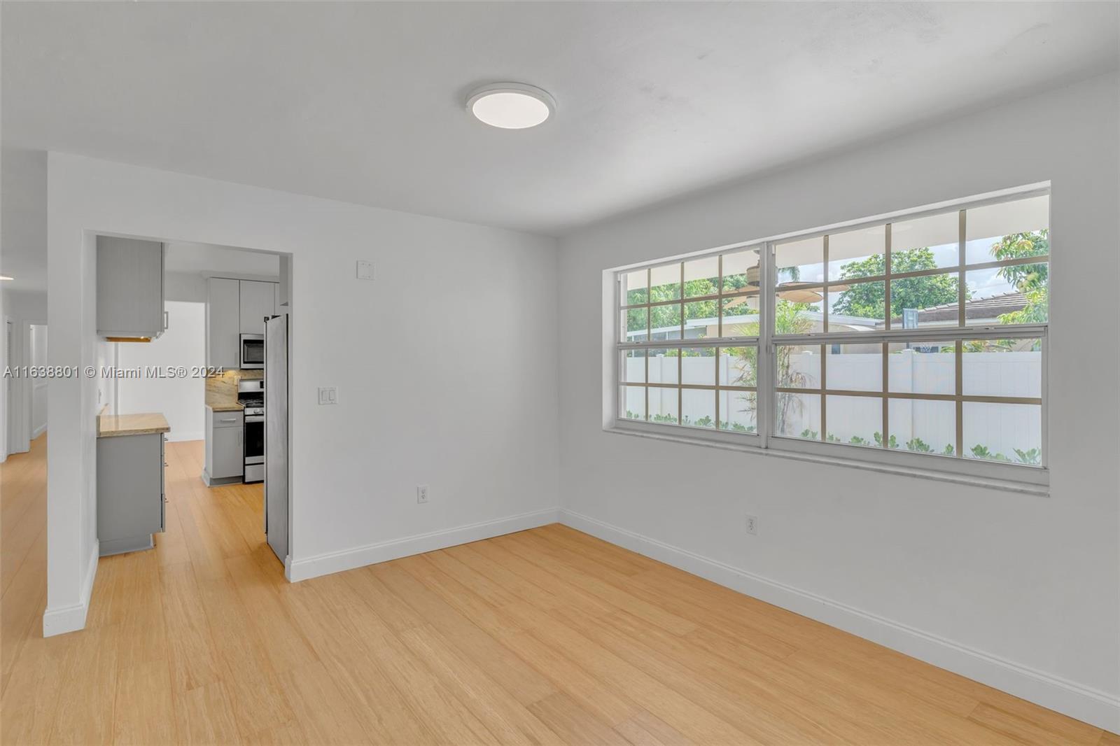 155 SW 39th Ct