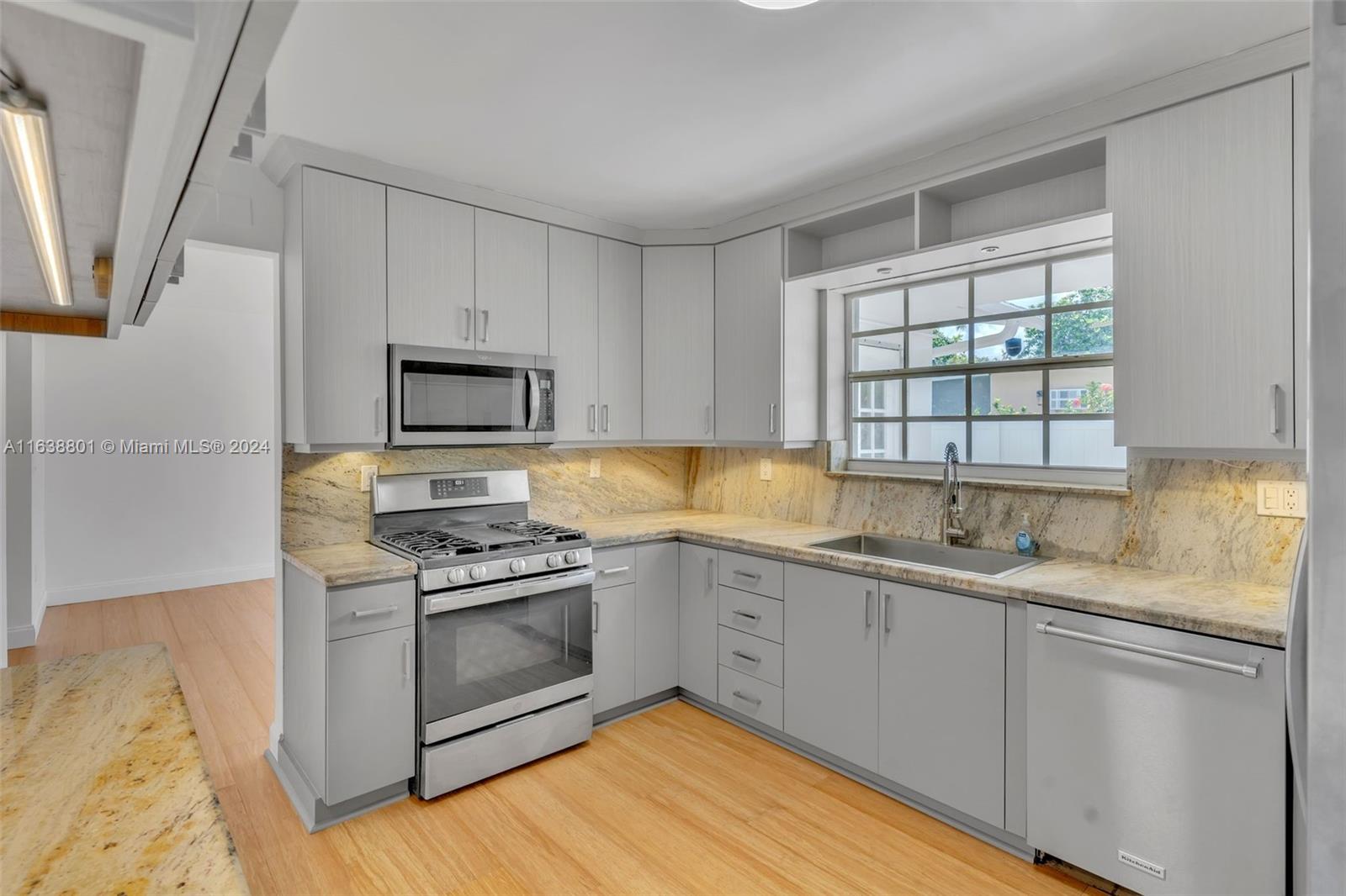 155 SW 39th Ct