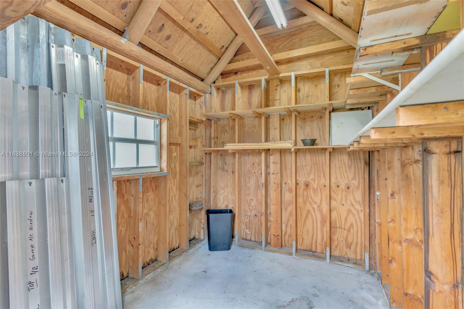 155 SW 39th Ct