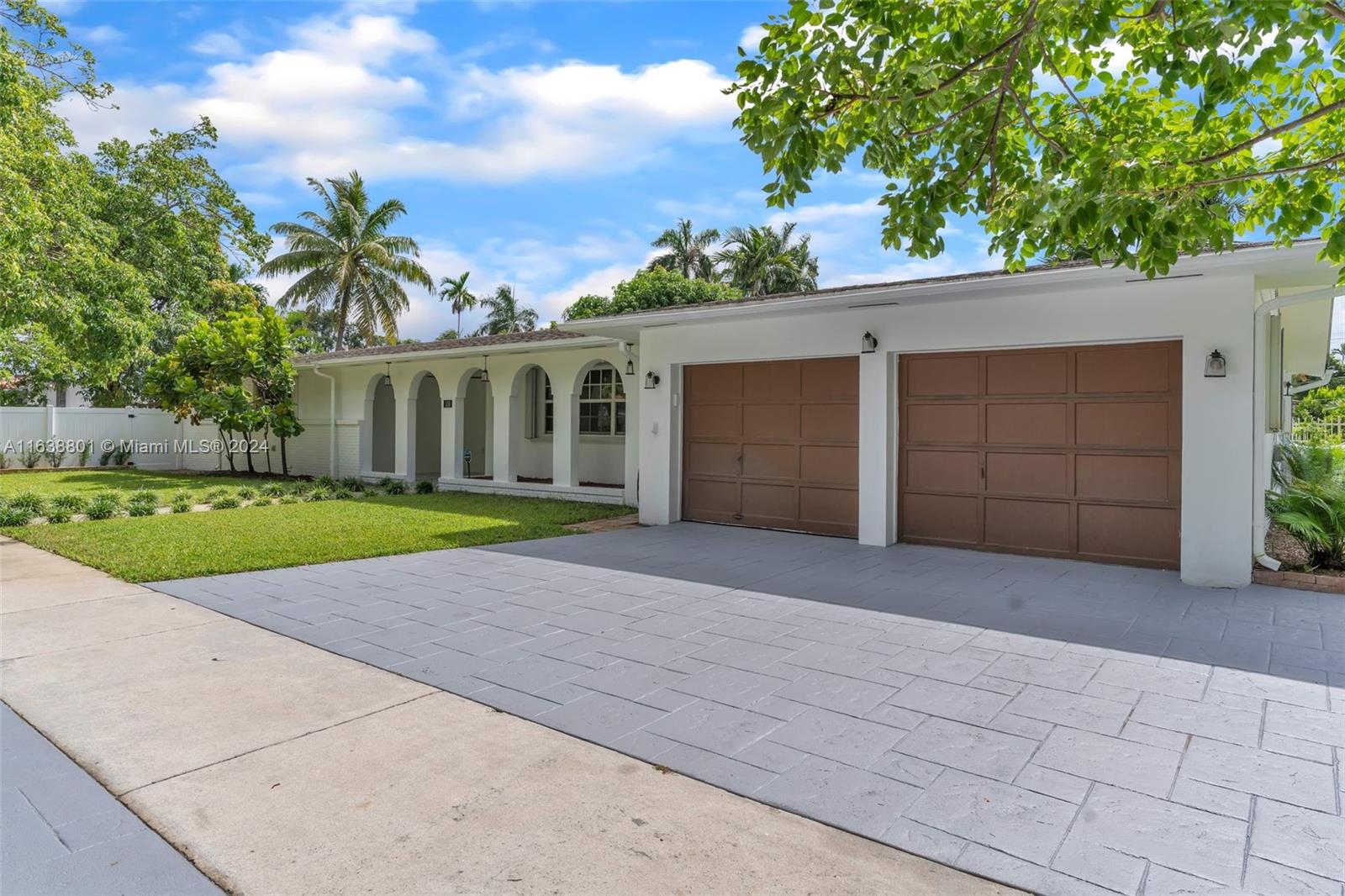 155 SW 39th Ct
