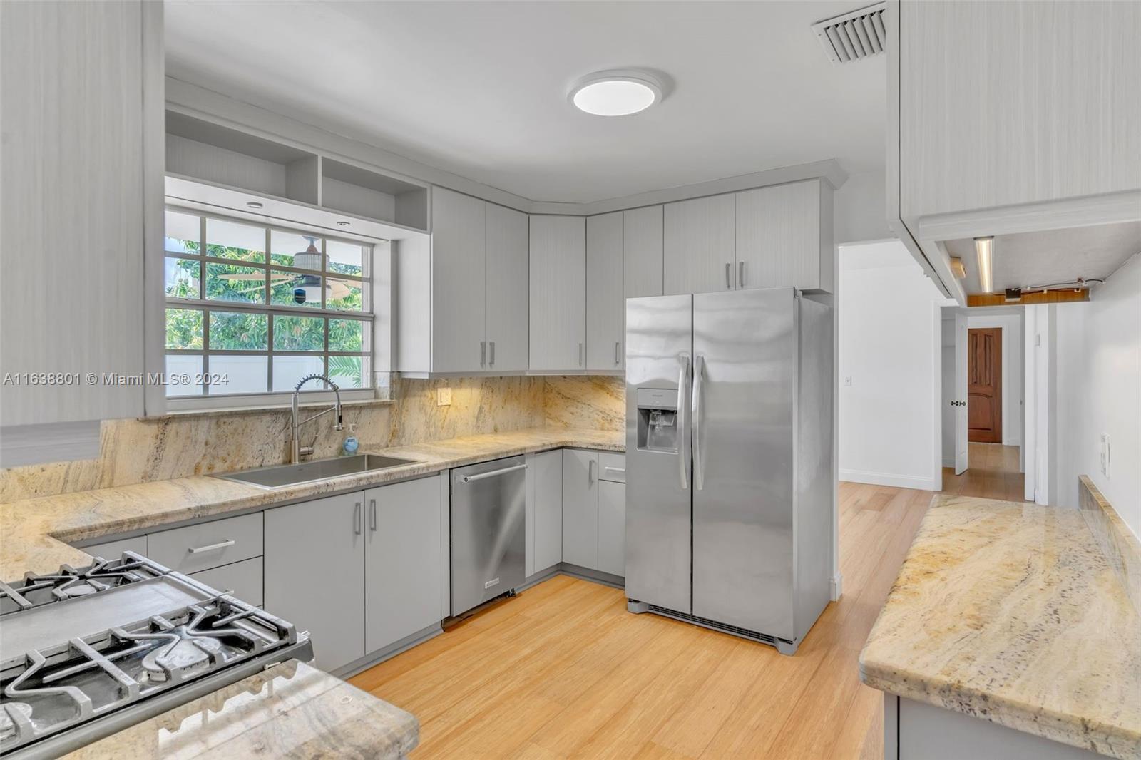 155 SW 39th Ct