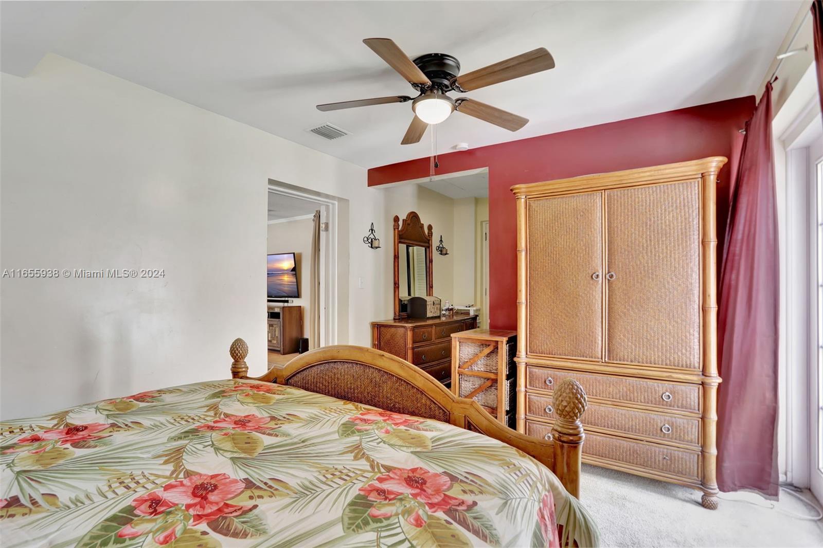 710 NW 37th St