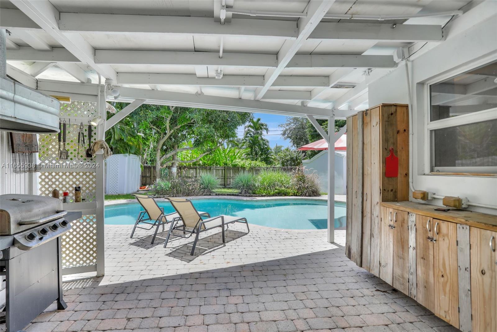 710 NW 37th St