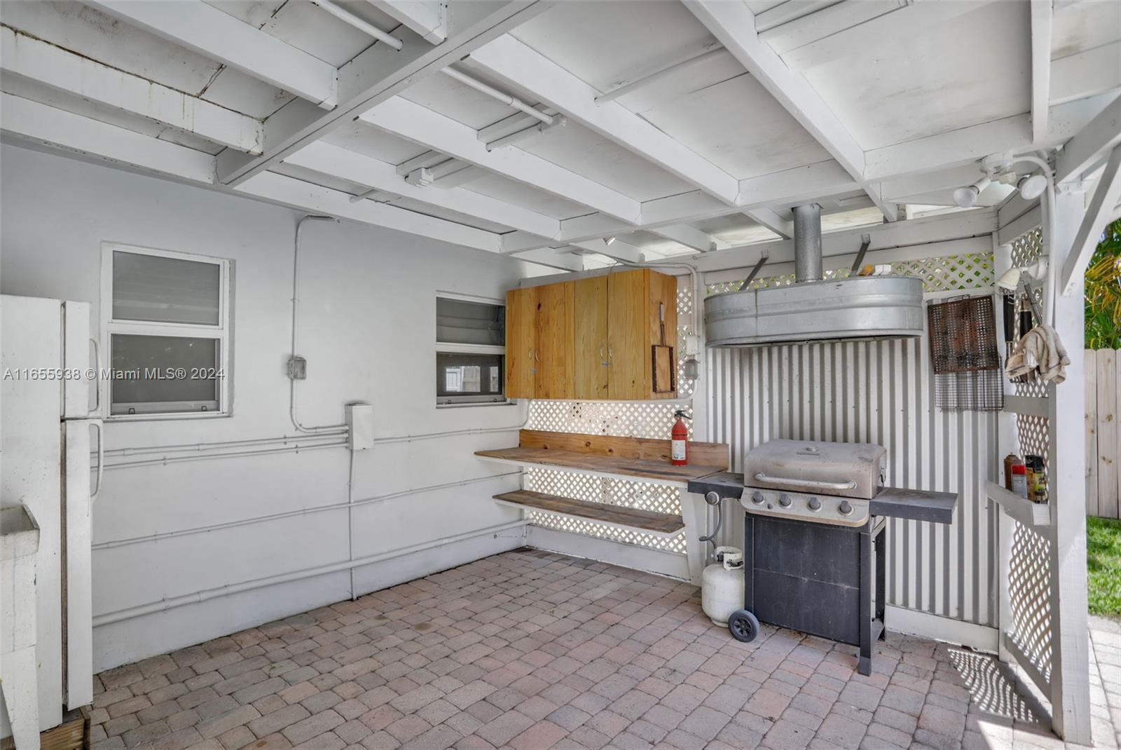 710 NW 37th St