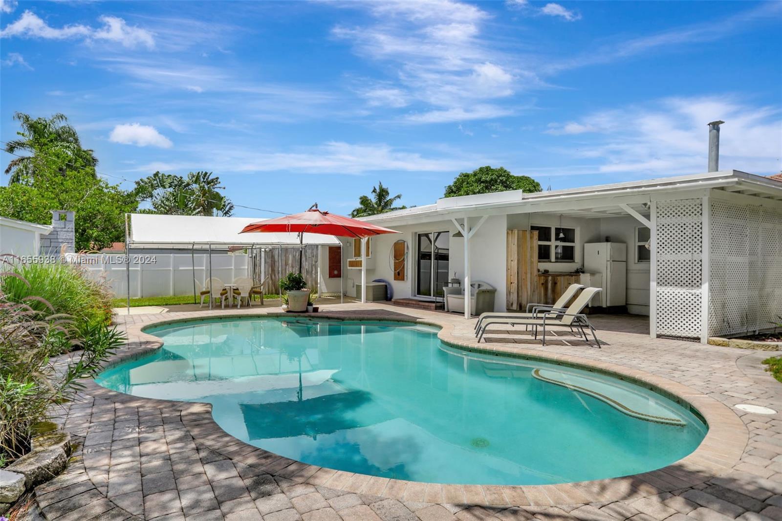 710 NW 37th St