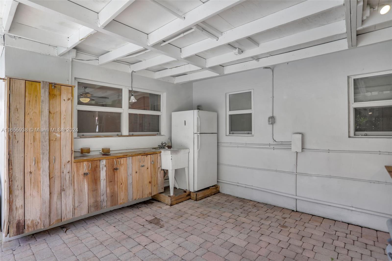 710 NW 37th St