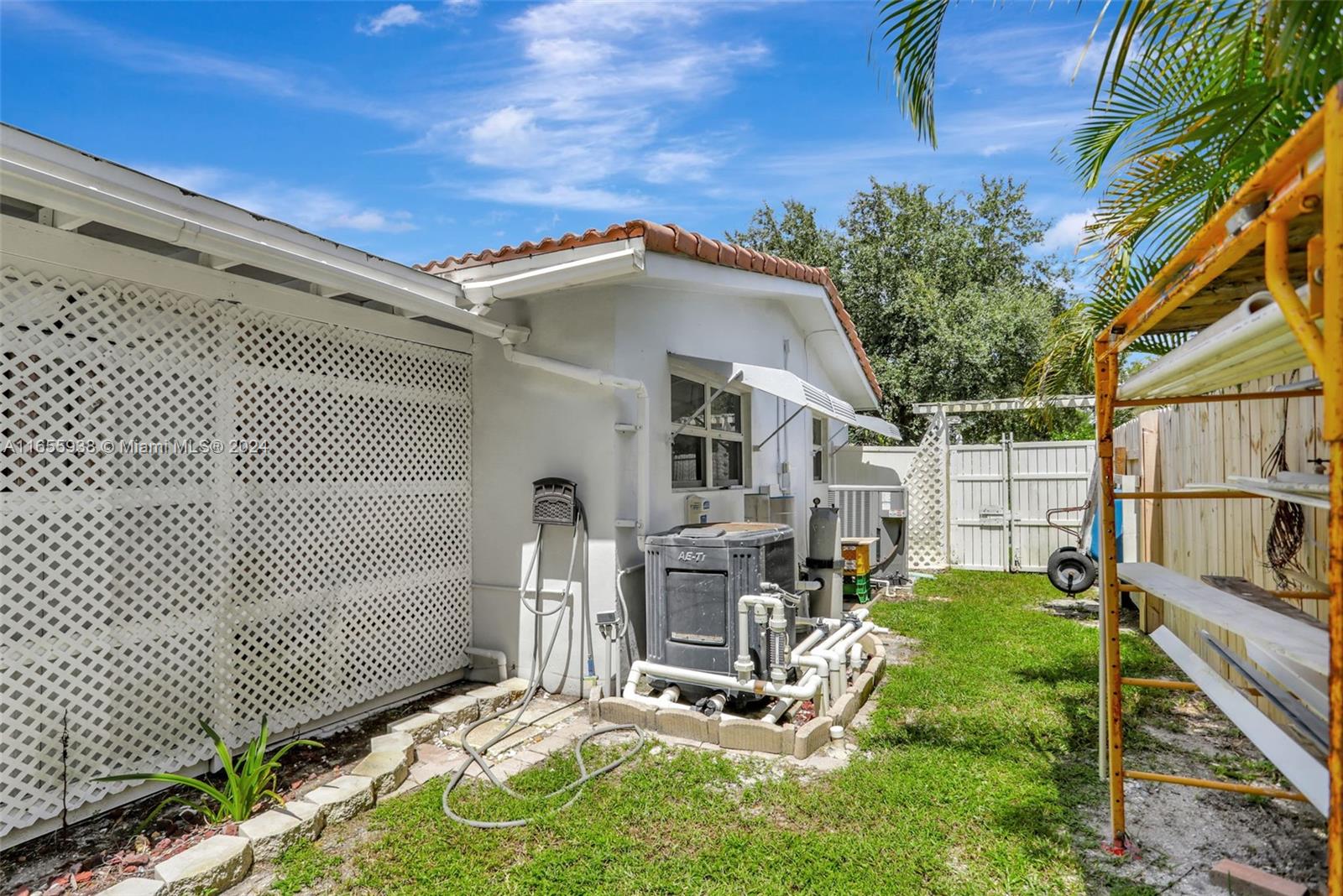 710 NW 37th St