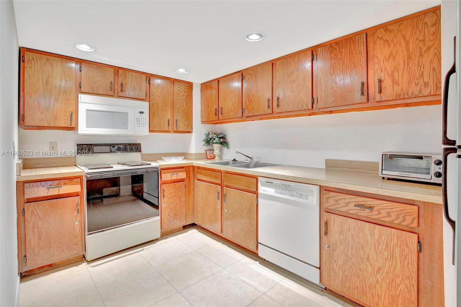 3909 N Ocean Blvd # 202