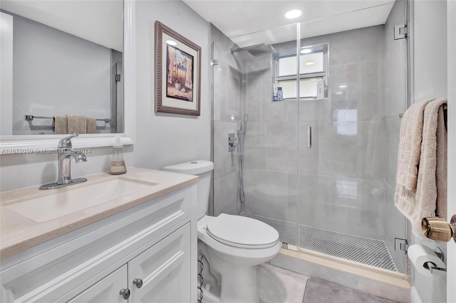 61 Collins Ave # 403