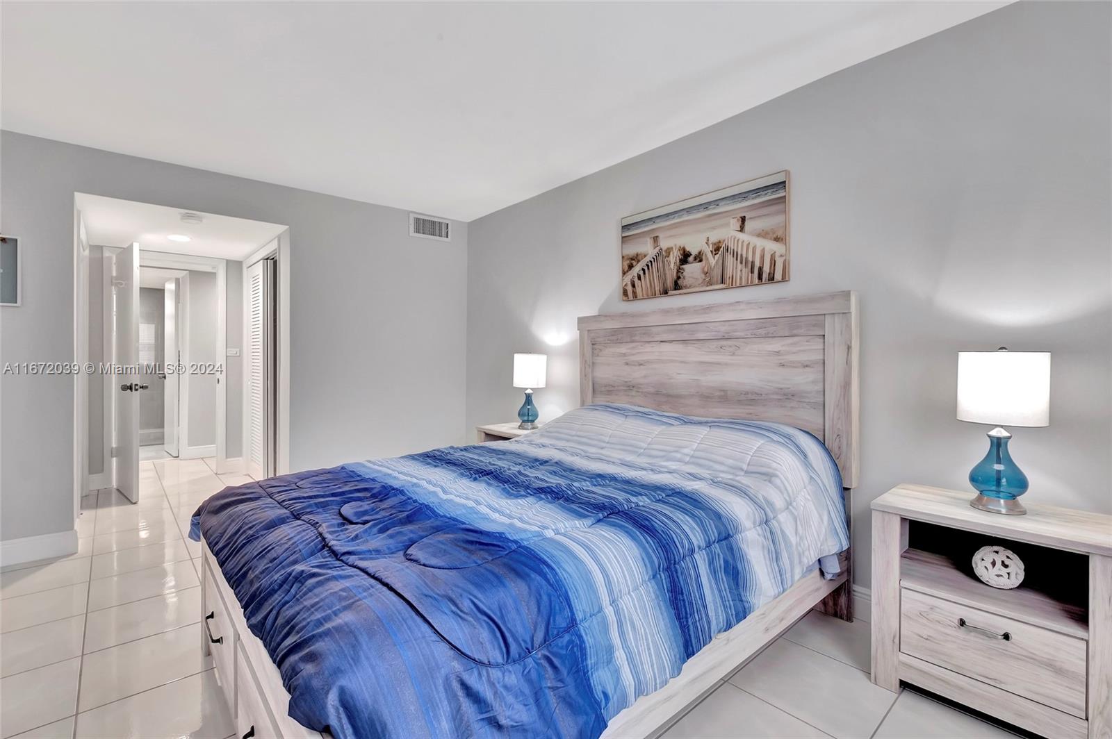 61 Collins Ave # 403