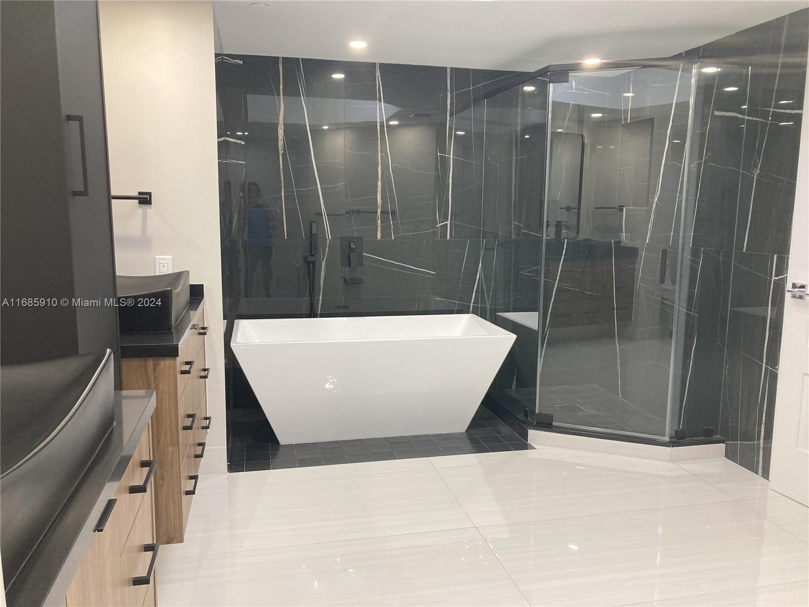 3640 Yacht Club Dr # 1207