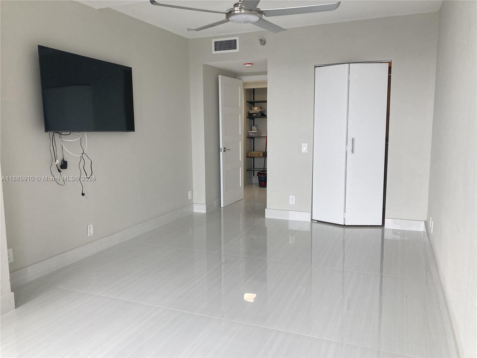 3640 Yacht Club Dr # 1207