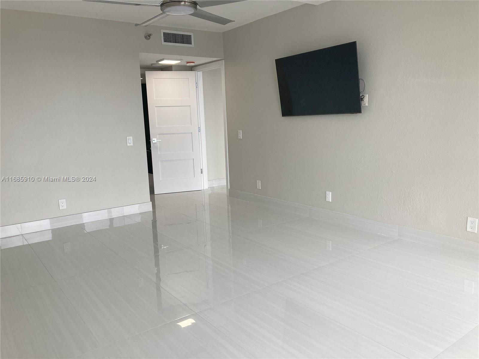 3640 Yacht Club Dr # 1207