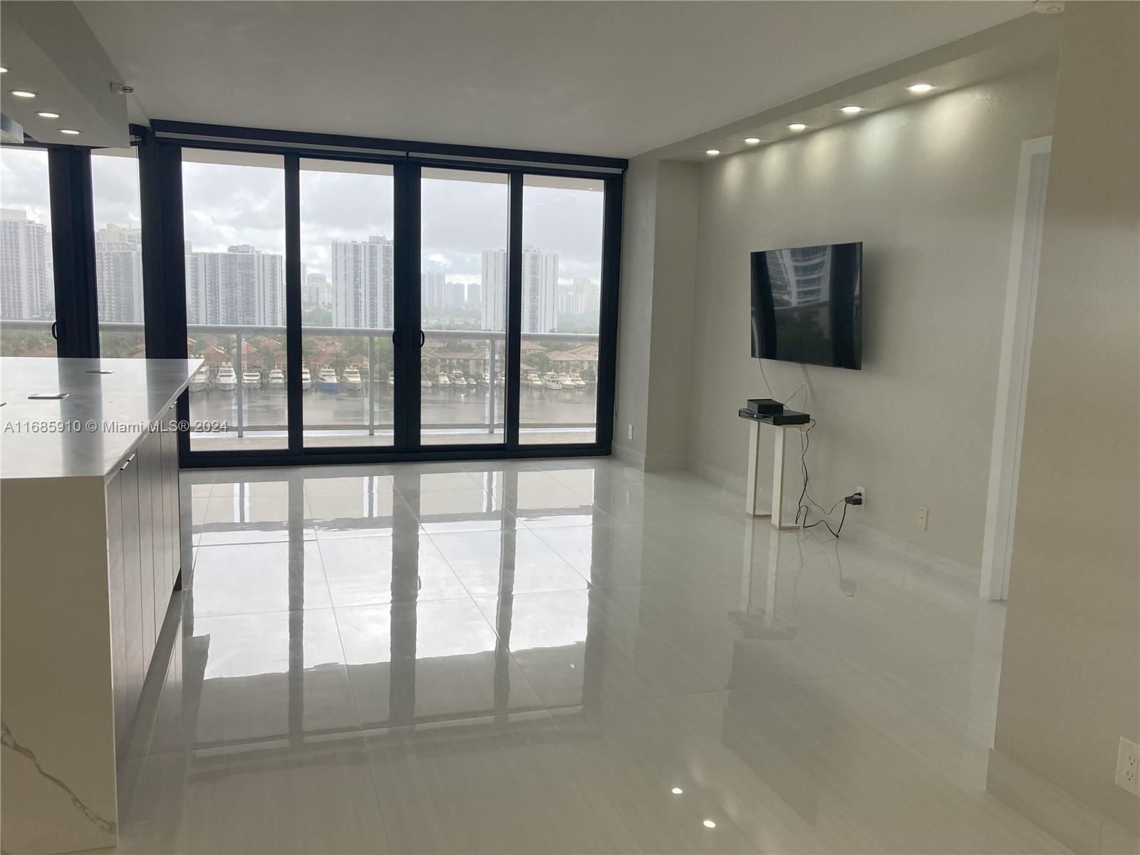 3640 Yacht Club Dr # 1207