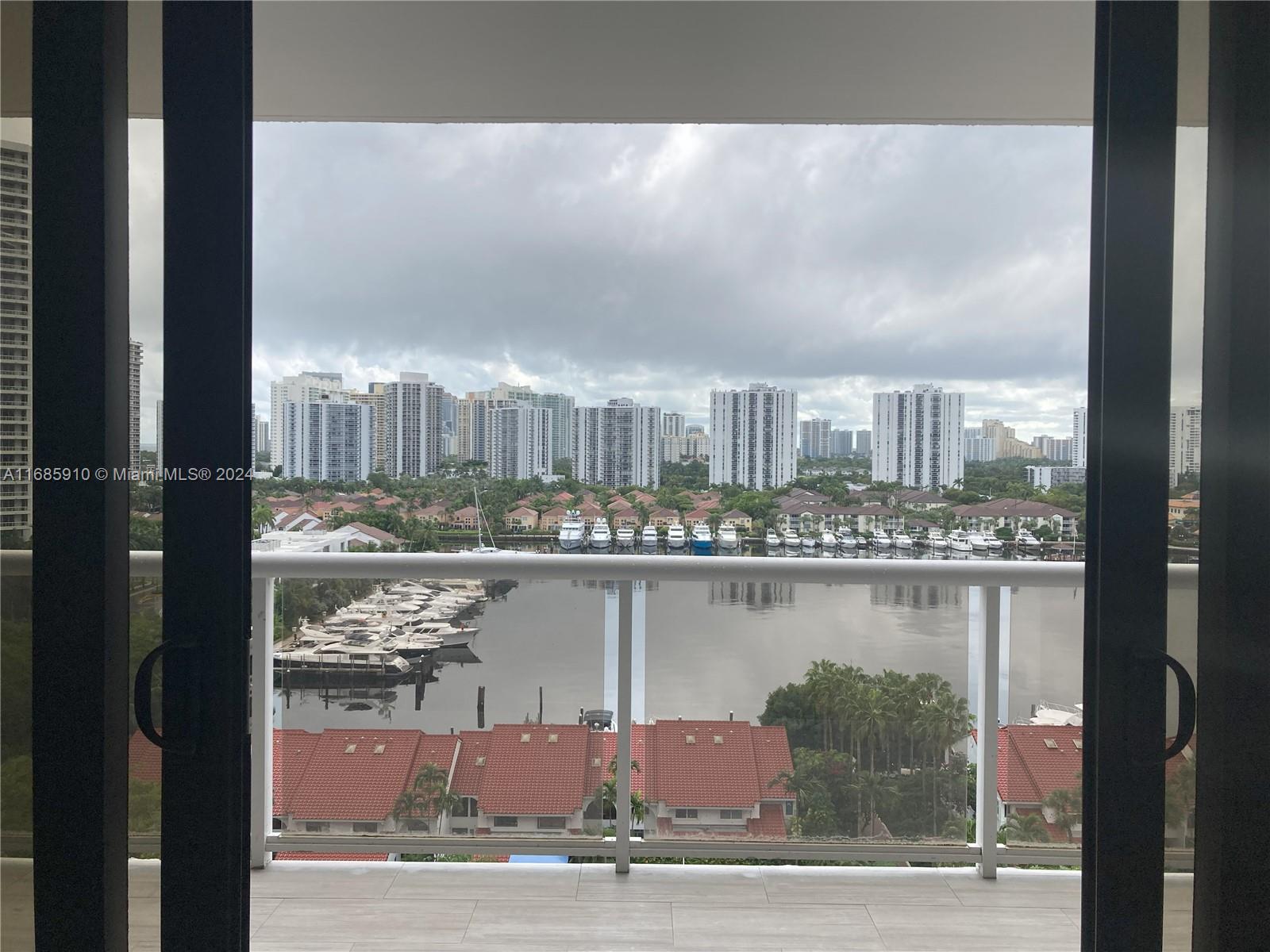 3640 Yacht Club Dr # 1207