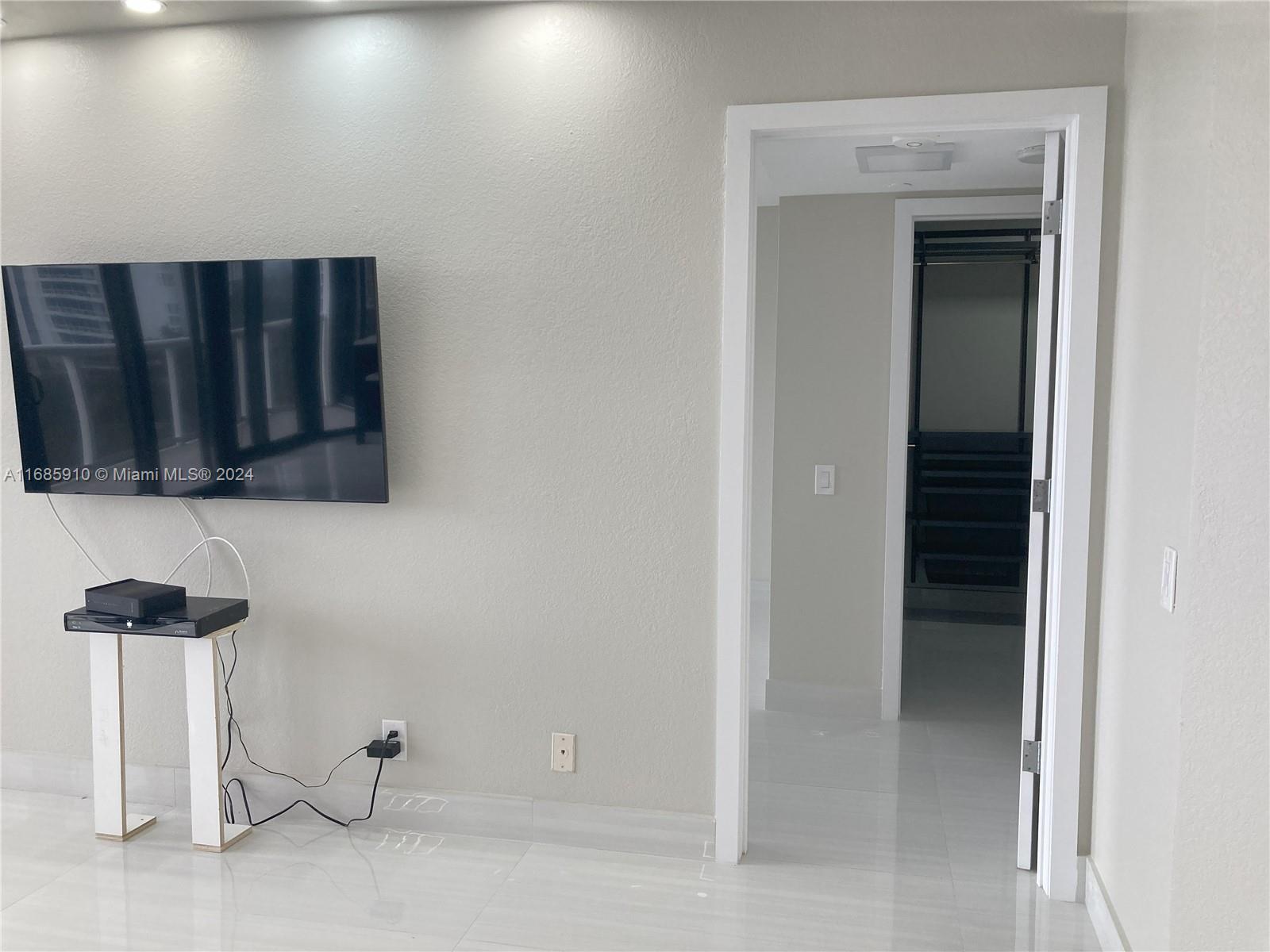 3640 Yacht Club Dr # 1207