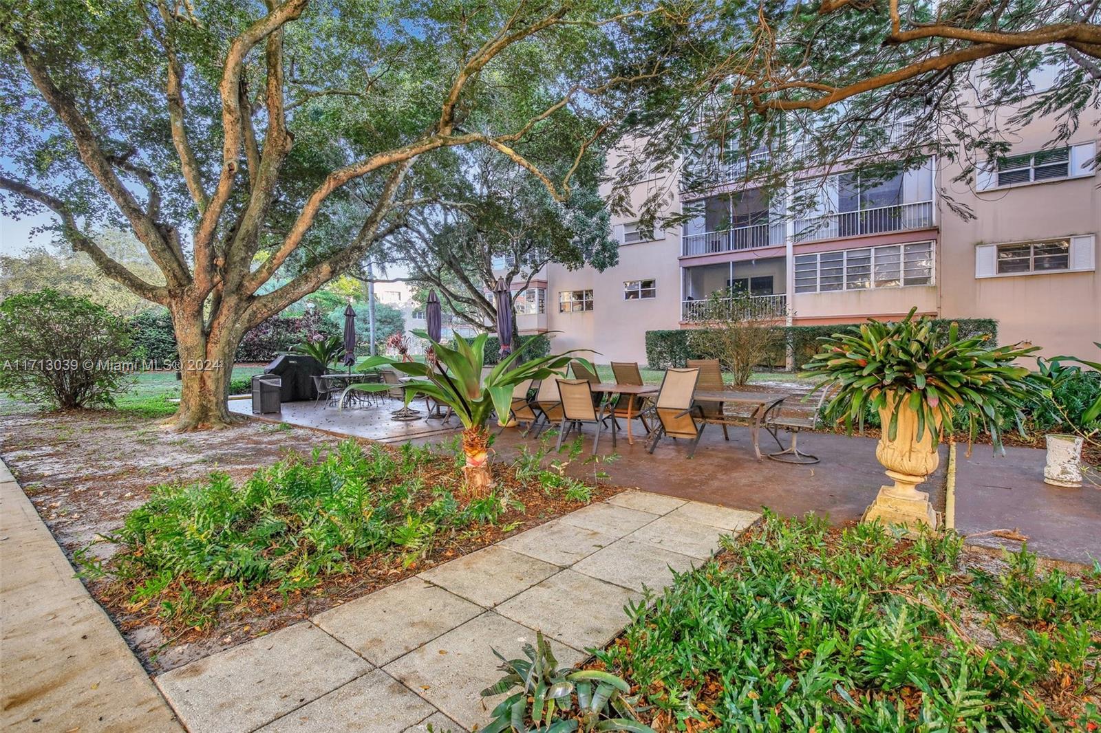 6751 Cypress Rd # 215