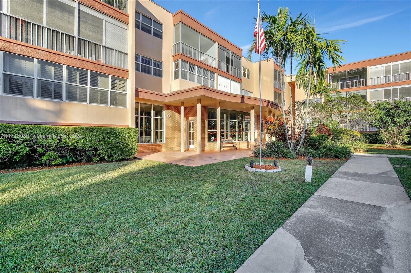 6751 Cypress Rd # 215