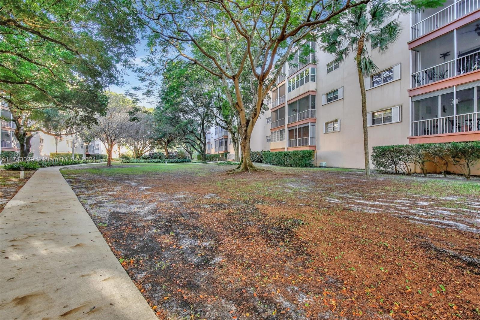 6751 Cypress Rd # 215