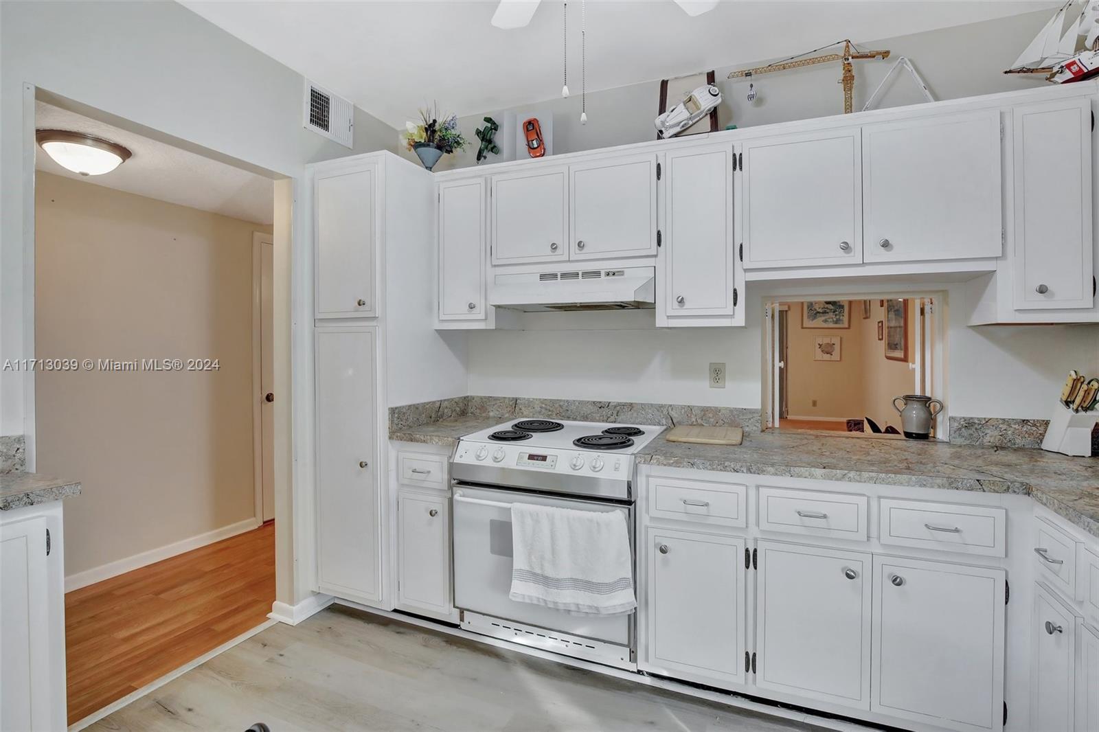 6751 Cypress Rd # 215