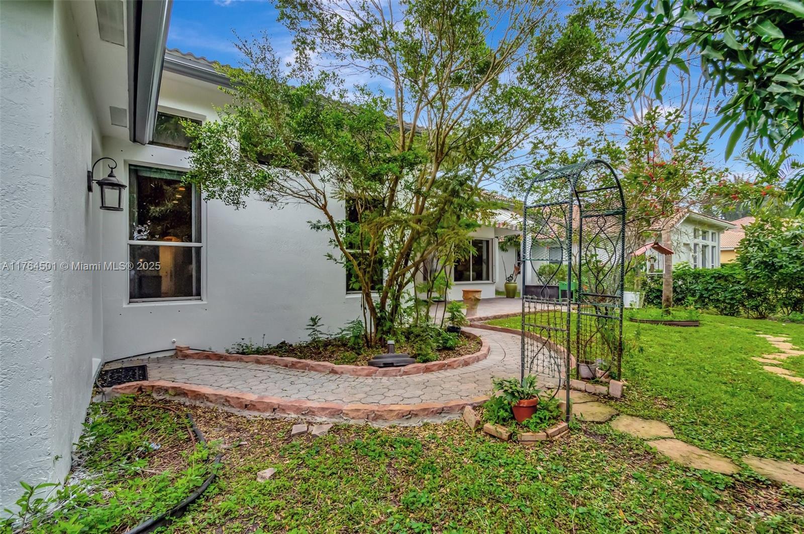 10234 Oak Meadow Ln