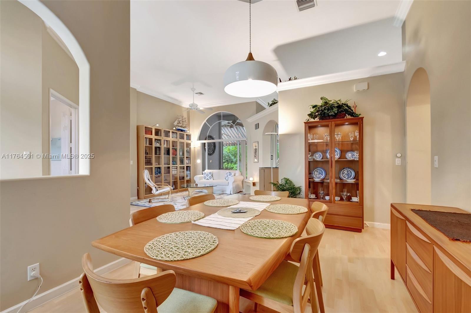 10234 Oak Meadow Ln