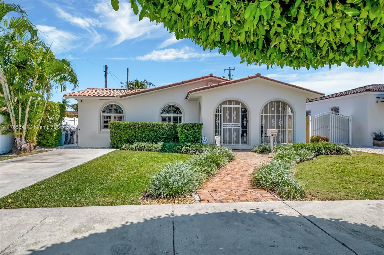 3825 SW 58th Ct