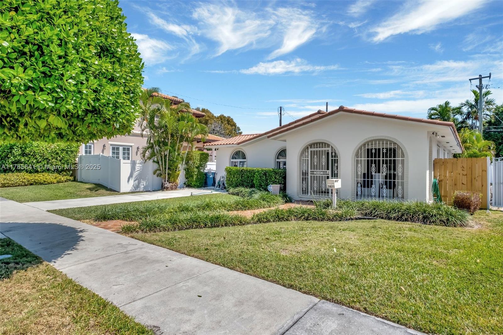 3825 SW 58th Ct