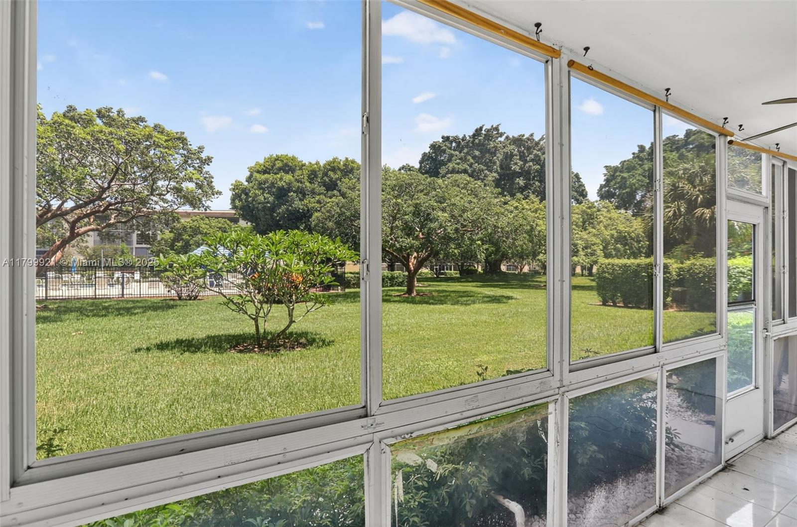 2405 Antigua Cir # E1