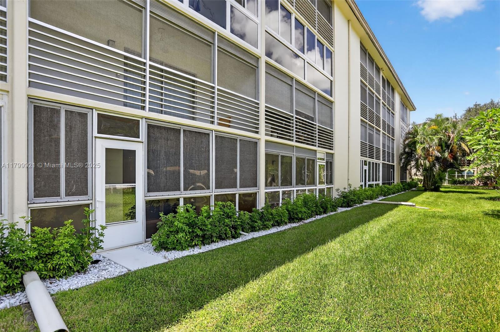 2405 Antigua Cir # E1