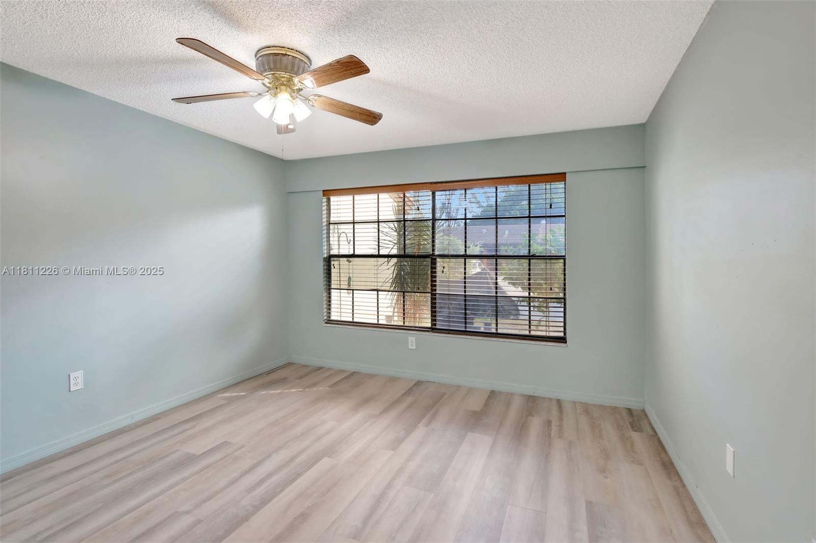2001 Seagrape Ave