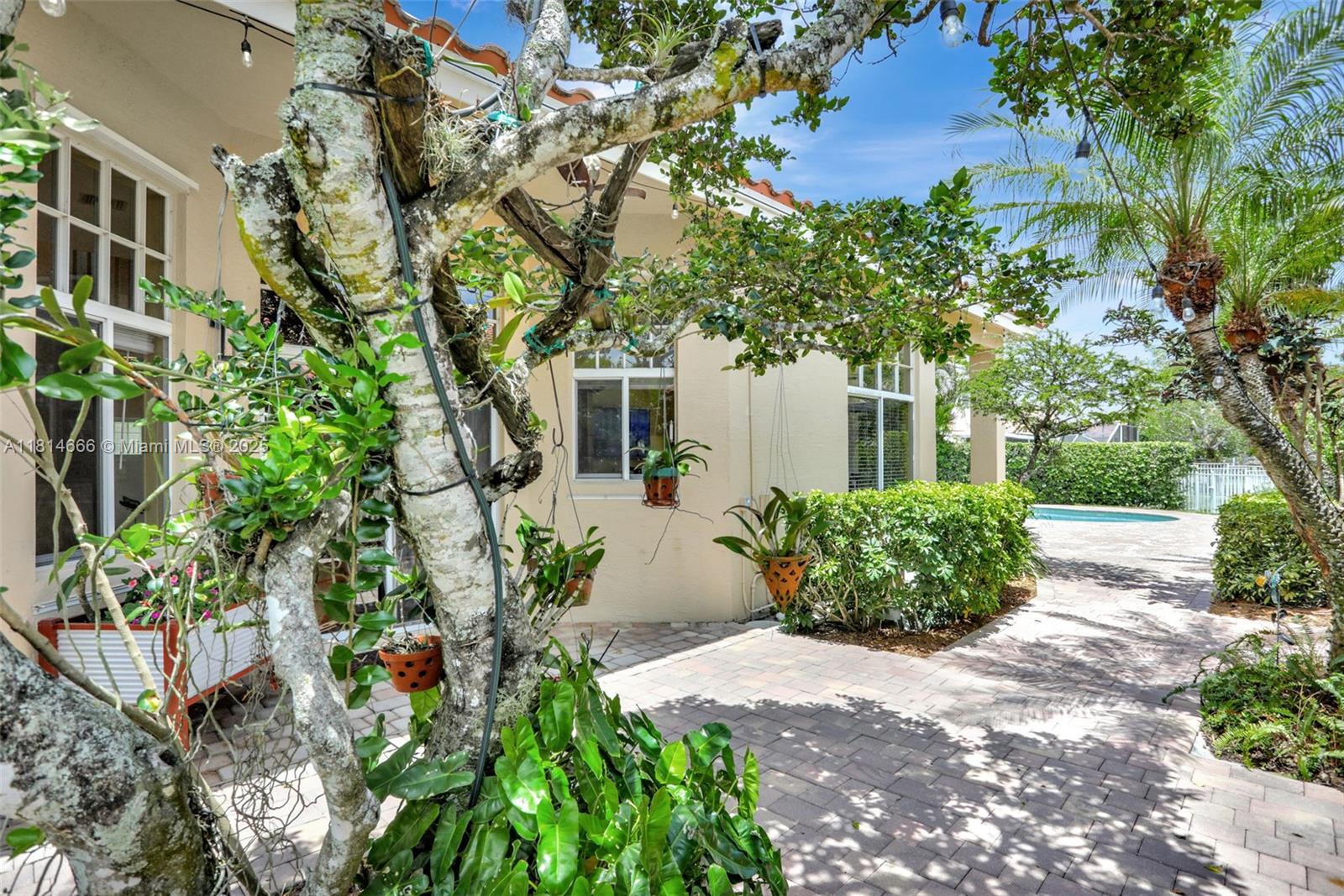 3708 Coco Lake Dr