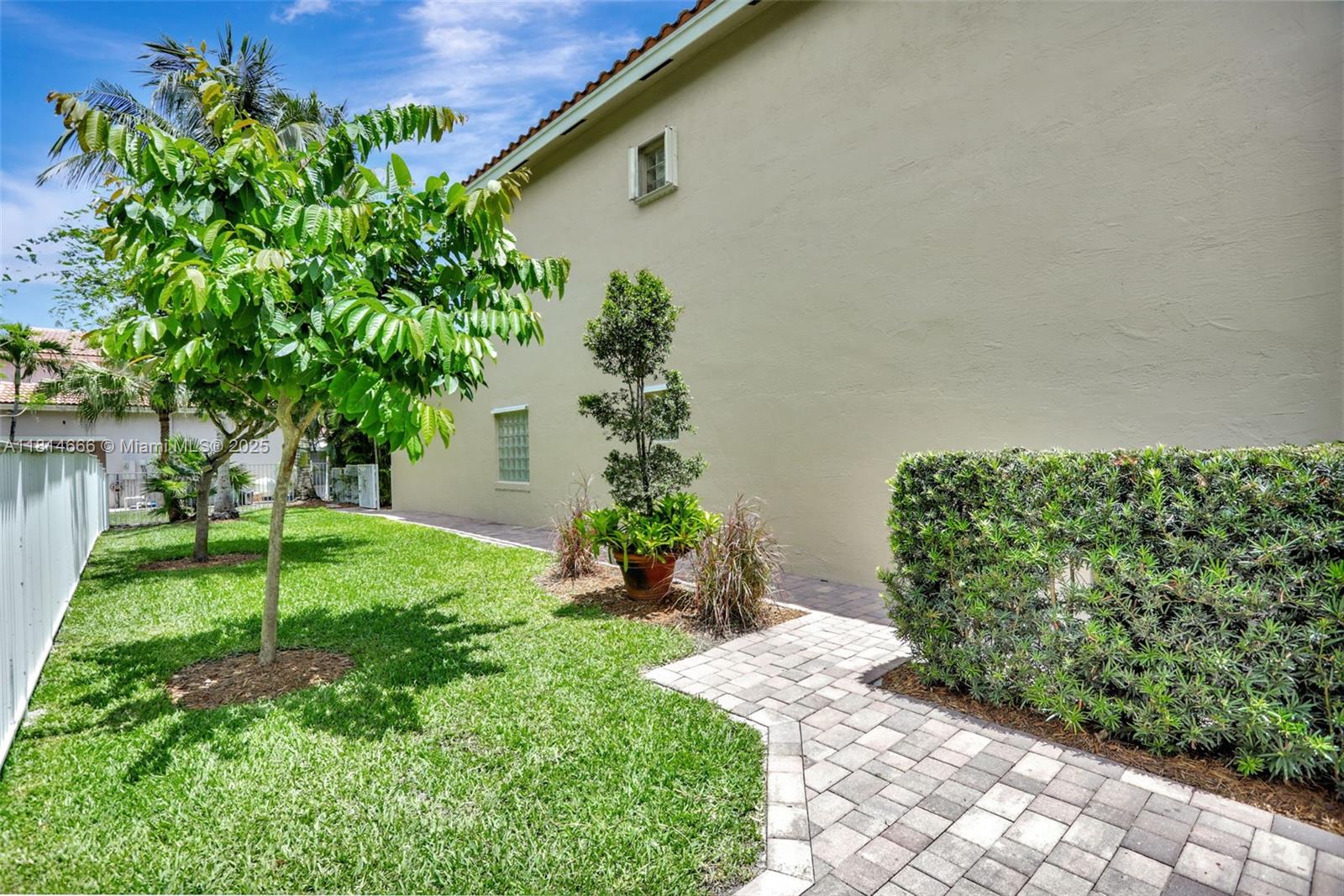 3708 Coco Lake Dr