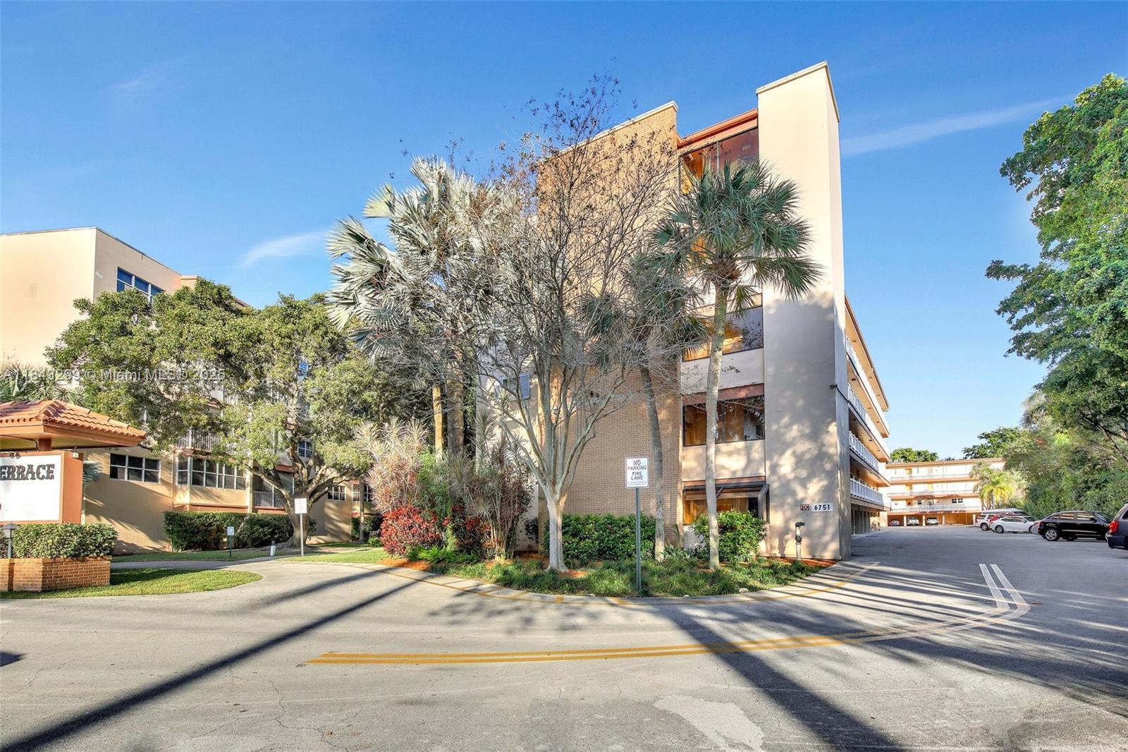 6751 Cypress Rd # 306