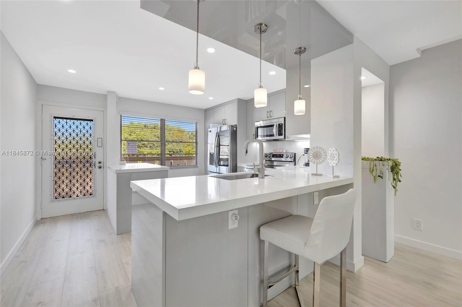 2101 Lucaya Bnd # E3