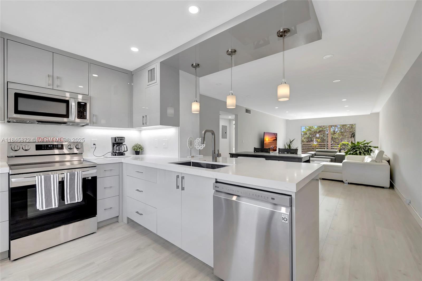 2101 Lucaya Bnd # E3