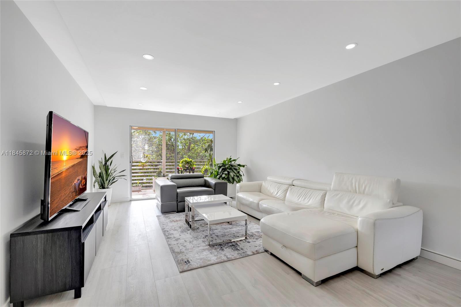 2101 Lucaya Bnd # E3