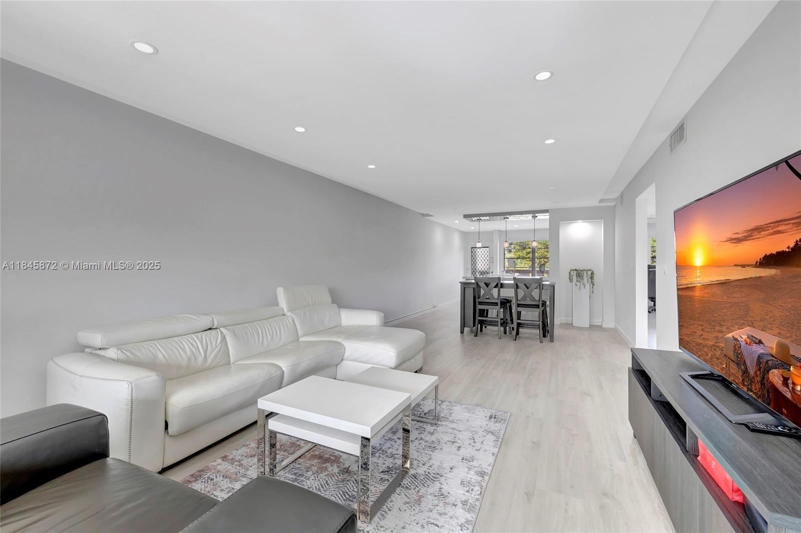 2101 Lucaya Bnd # E3