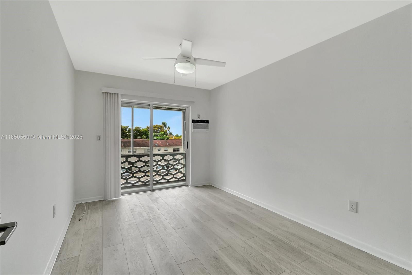 15600 NE 6th Ave # 30A