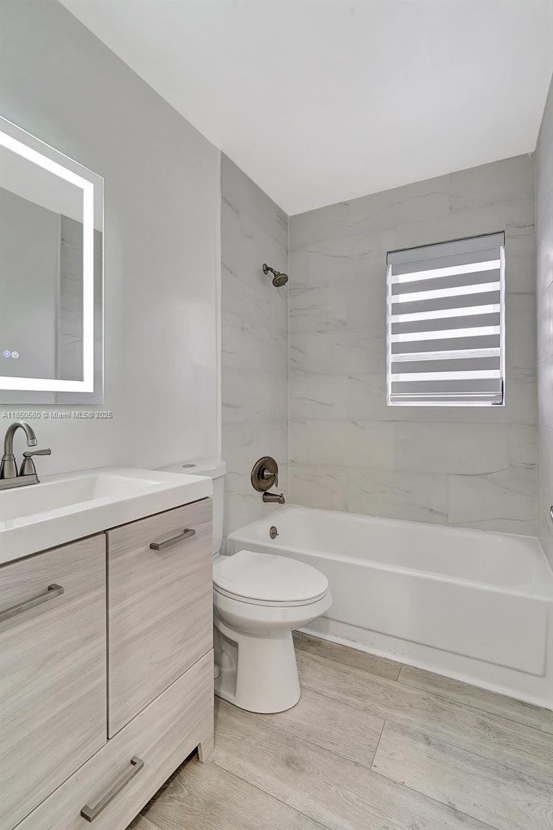 15600 NE 6th Ave # 30A