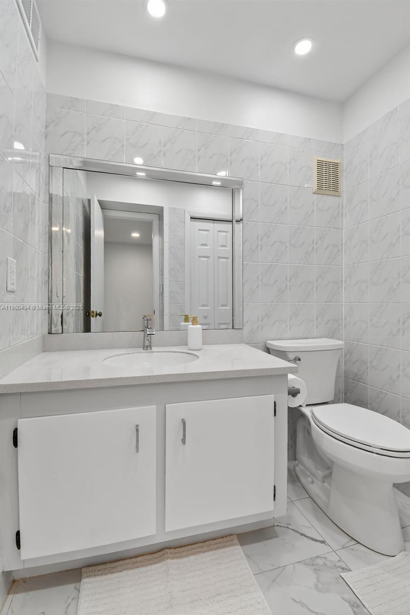 16400 Golf Club Rd # 307