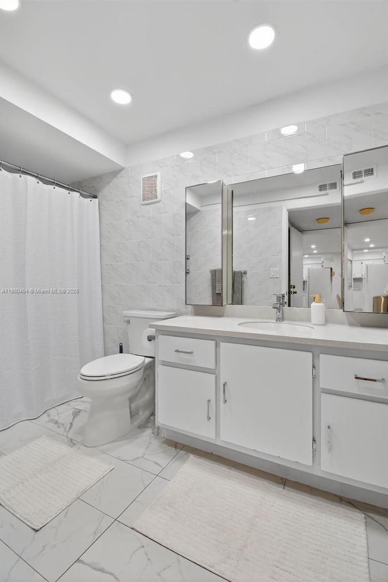 16400 Golf Club Rd # 307