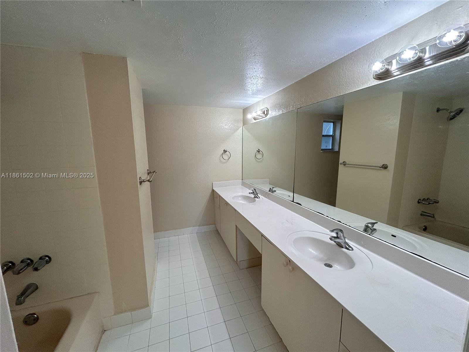4255 N University Dr # 214