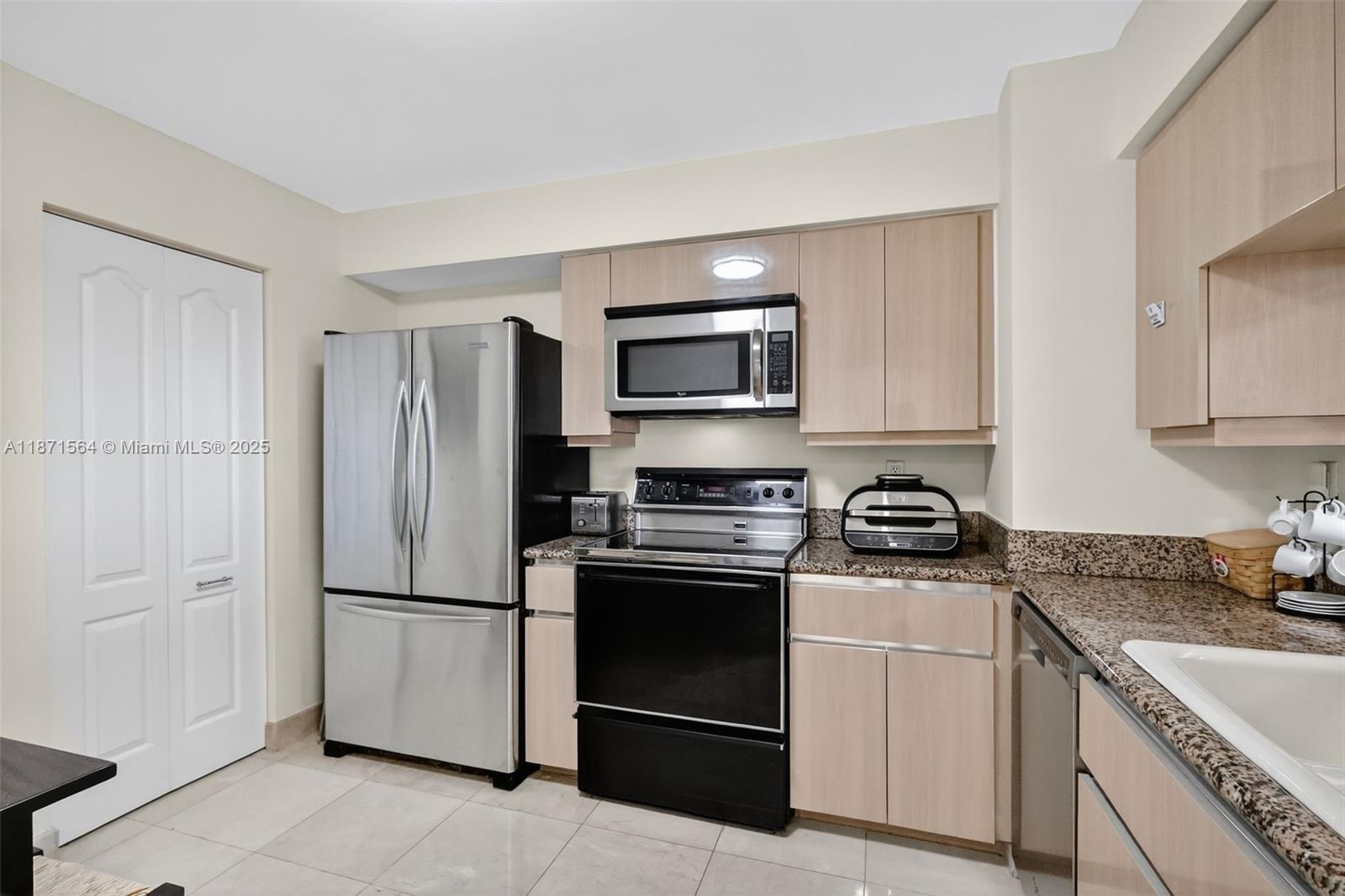 5757 Collins Ave # 801