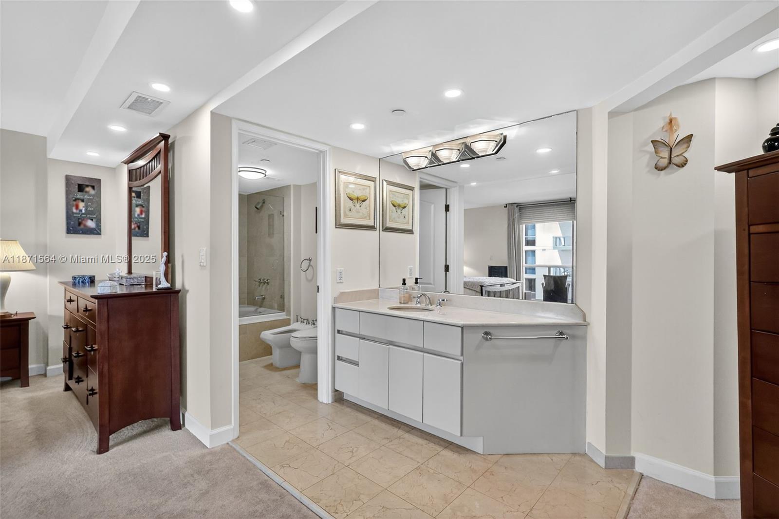 5757 Collins Ave # 801