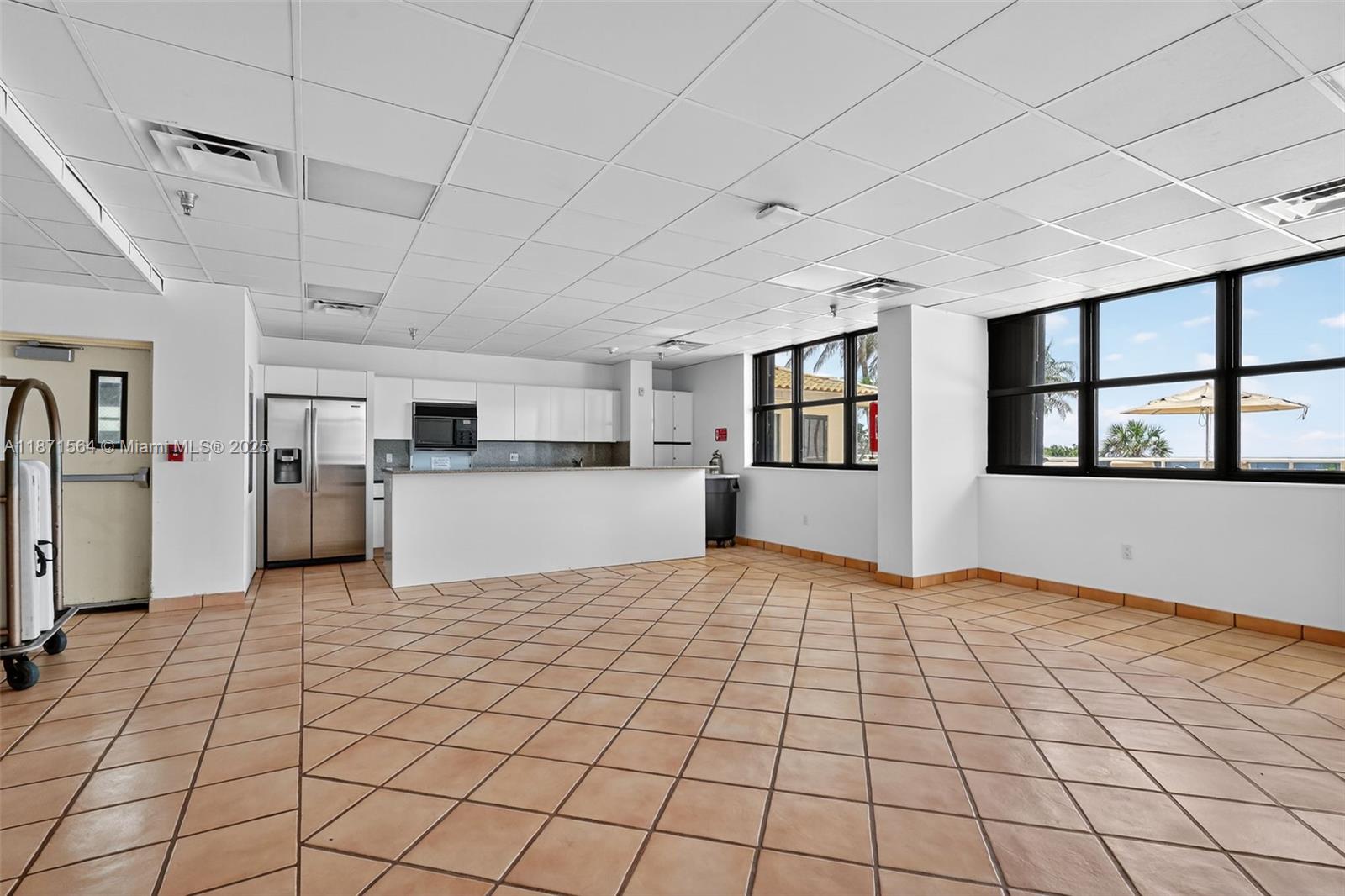 5757 Collins Ave # 801
