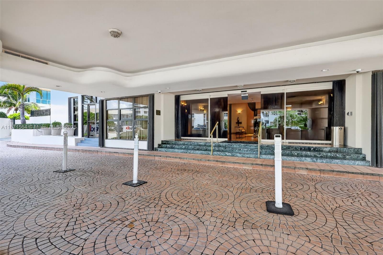 5757 Collins Ave # 801